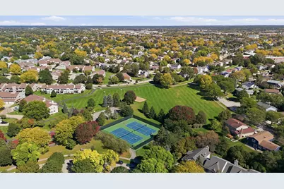 192 W Fox Hill Drive, Buffalo Grove, IL 60089 - Photo 52