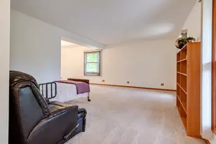 705 Royal Glen Dr, Cary, IL 60013 - Photo 4