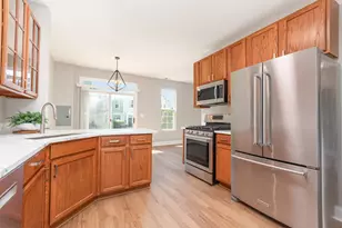 206 Barrett Dr, Yorkville, IL 60560 - Photo 2