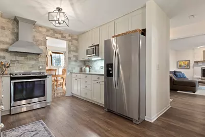 945 E Benton Avenue, Naperville, IL 60540 - Photo 6