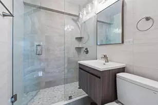 247 E Chestnut St, Chicago, IL 60611 - Photo 6