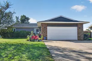 155 W Fox St, Coal City, IL 60416 - Photo 2