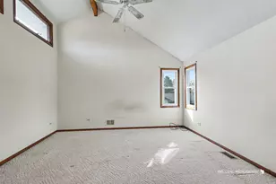 738 Monroe Dr, Lindenhurst, IL 60046 - Photo 14