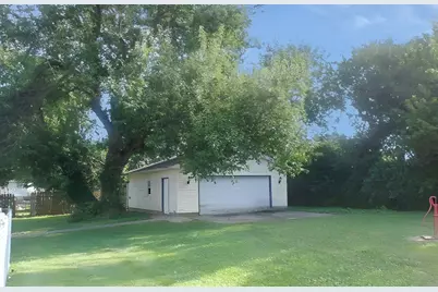 218 E Washington Street, Paris, IL 61944 - Photo 10