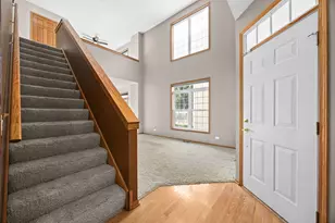 2139 Ashley Ct, Downers Grove, IL 60515 - Photo 2