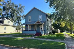 554 Bangs St, Aurora, IL 60505 - Photo 2
