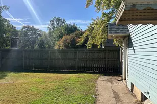 554 Bangs St, Aurora, IL 60505 - Photo 6