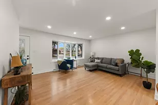 667 W St Aubin Dr, Addison, IL 60101 - Photo 4