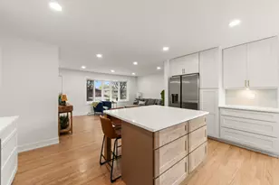 667 W St Aubin Dr, Addison, IL 60101 - Photo 8