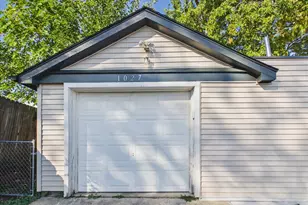 1027 Garfield Ave, Belvidere, IL 61008 - Photo 8