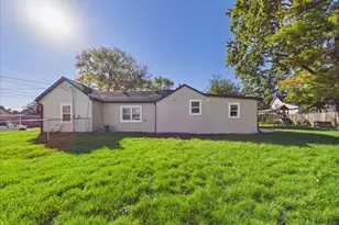 1027 Garfield Ave, Belvidere, IL 61008 - Photo 4