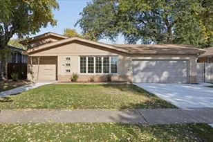 5504 Oak Center Dr, Oak Lawn, IL 60453 - Photo 2