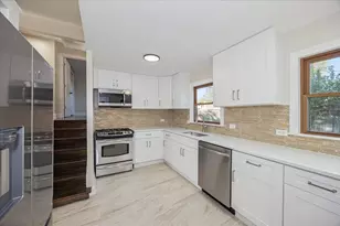 5504 Oak Center Dr, Oak Lawn, IL 60453 - Photo 6
