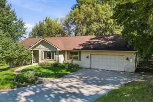 4516 Hillside Ct, Crystal Lake, IL 60012 - Photo 2
