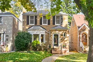 4842 W Balmoral Ave, Chicago, IL 60630 - Photo 2