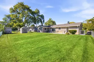 45 Avon Rd, Elk Grove Village, IL 60007 - Photo 26