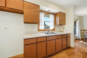 45 Avon Rd, Elk Grove Village, IL 60007 - Photo 10