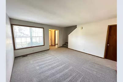 542 N Crystal Avenue #542, Elgin, IL 60123 - Photo 2