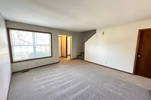 542 N Crystal Ave, Elgin, IL 60123 - Photo 2