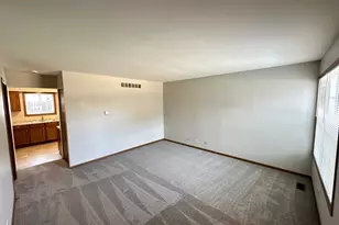 542 N Crystal Ave, Elgin, IL 60123 - Photo 4