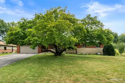 390 Lra Drive, Aurora, IL 60506 - Photo 2