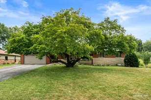 390 L R A Dr, Aurora, IL 60506 - Photo 2