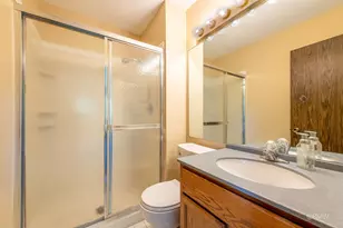 26 Stanton Ct, Schaumburg, IL 60193 - Photo 16