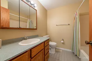 26 Stanton Ct, Schaumburg, IL 60193 - Photo 20
