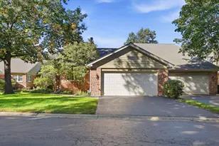 576 Shagbark Dr, Elgin, IL 60123 - Photo 2