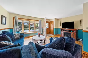 4723 N Kilbourn Ave, Chicago, IL 60630 - Photo 2