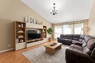 9349 Fern Ln, Des Plaines, IL 60016 - Photo 2