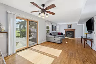 997 Village Rd, Crystal Lake, IL 60014 - Photo 16