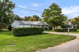 812 W 3rd St, Gilman, IL 60938 - Photo 4