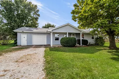 812 W 3rd Street, Gilman, IL 60938 - Photo 1