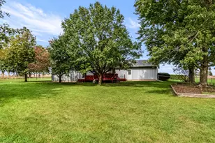 812 W 3rd St, Gilman, IL 60938 - Photo 42