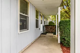 812 W 3rd St, Gilman, IL 60938 - Photo 6