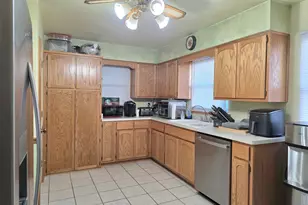 1713 Oakland Ave, Crest Hill, IL 60403 - Photo 4