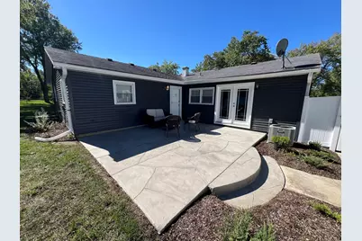196 Green Court, Streamwood, IL 60107 - Photo 2