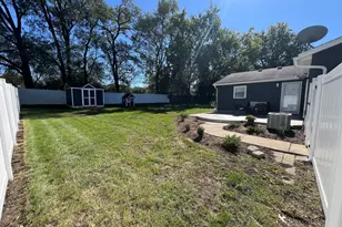 196 Green Ct, Streamwood, IL 60107 - Photo 16