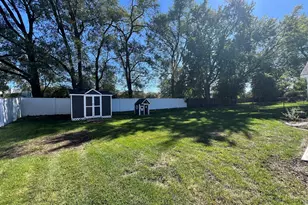 196 Green Ct, Streamwood, IL 60107 - Photo 14