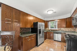311 N Mac Arthur Blvd, Mount Prospect, IL 60056 - Photo 12