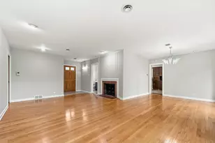 311 N Mac Arthur Blvd, Mount Prospect, IL 60056 - Photo 6