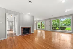 311 N Mac Arthur Blvd, Mount Prospect, IL 60056 - Photo 8