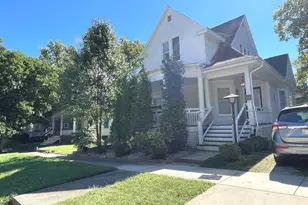1211 E Jefferson St, Bloomington, IL 61701 - Photo 2
