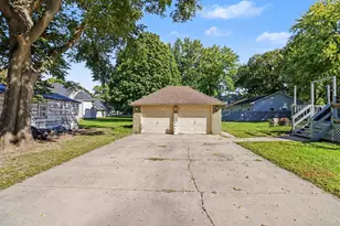 330 Pleasant St, Sheridan, IL 60551 - Photo 10