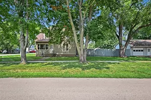 330 Pleasant St, Sheridan, IL 60551 - Photo 2