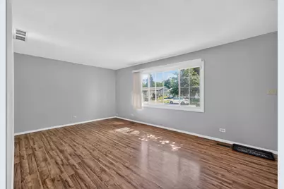 1622 W Celebrity Circle, Hanover Park, IL 60133 - Photo 4
