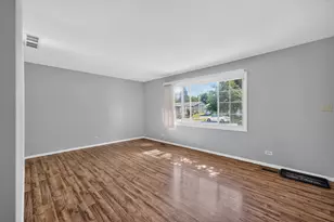 1622 W Celebrity Cir, Hanover Park, IL 60133 - Photo 4