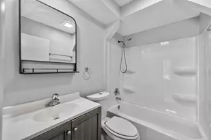 1622 W Celebrity Cir, Hanover Park, IL 60133 - Photo 18