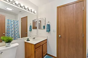 1002 Boston Cir, Schaumburg, IL 60193 - Photo 22